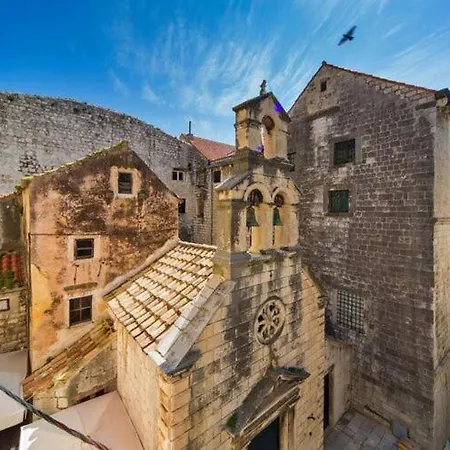 Maru - Two Bedroom With View A4 *