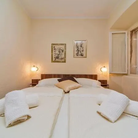 Maru - Two Bedroom With View A4 *