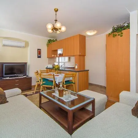 Apartment Maru - Two Bedroom With View A4 *