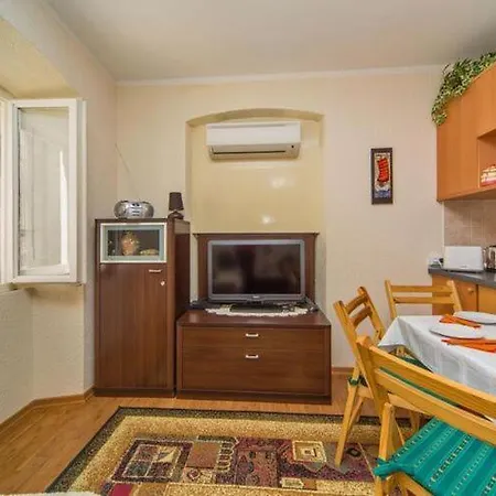 Maru - Two Bedroom With View A4 *