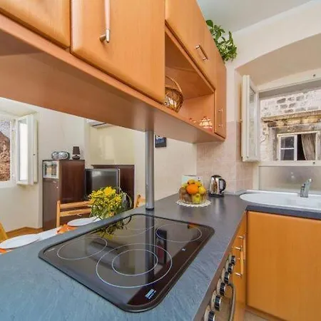 Maru - Two Bedroom With View A4