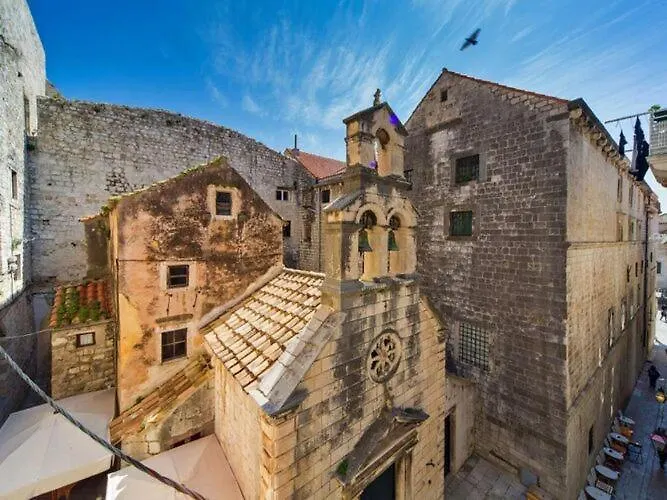 Maru - Two Bedroom With View A4 *