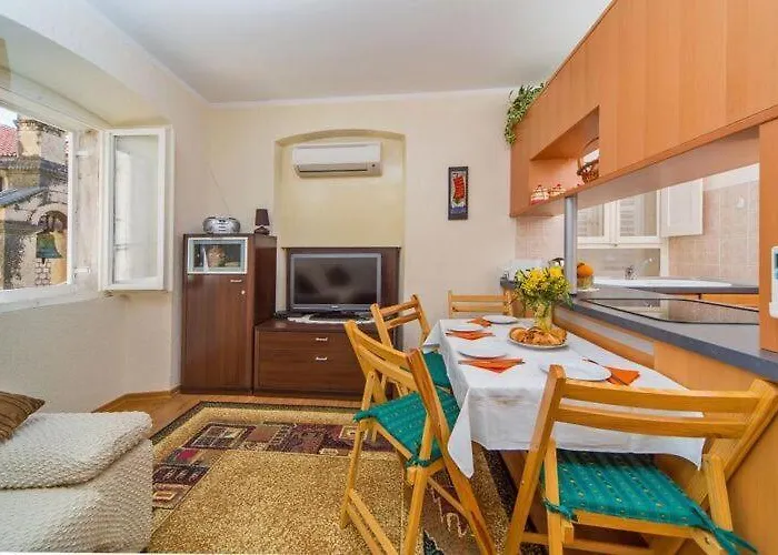 Maru - Two Bedroom With View A4