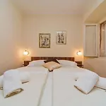 Maru - Two Bedroom With View A4 *