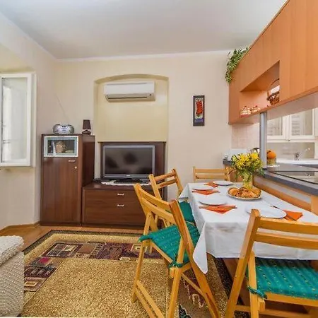 Maru - Two Bedroom With View A4